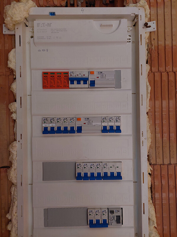 Budynek w stanie surowym przygotowany po wykonaniu instalacji elektrycznej przez firmę Dartech Rybnik